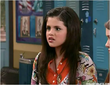 what is selena gomez face shape. in the face. Selena Gomez